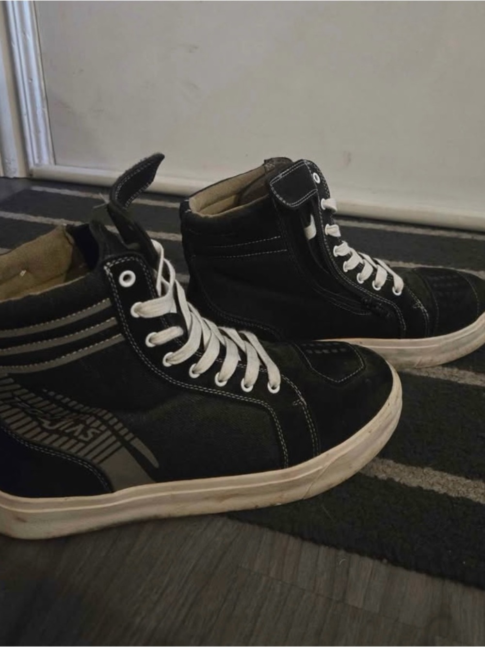 Motorcycle Shoes - Picture 2 of 3